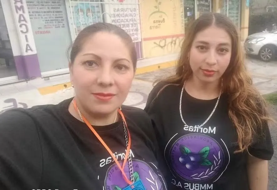Dos integrantes de la fundación en una selfie